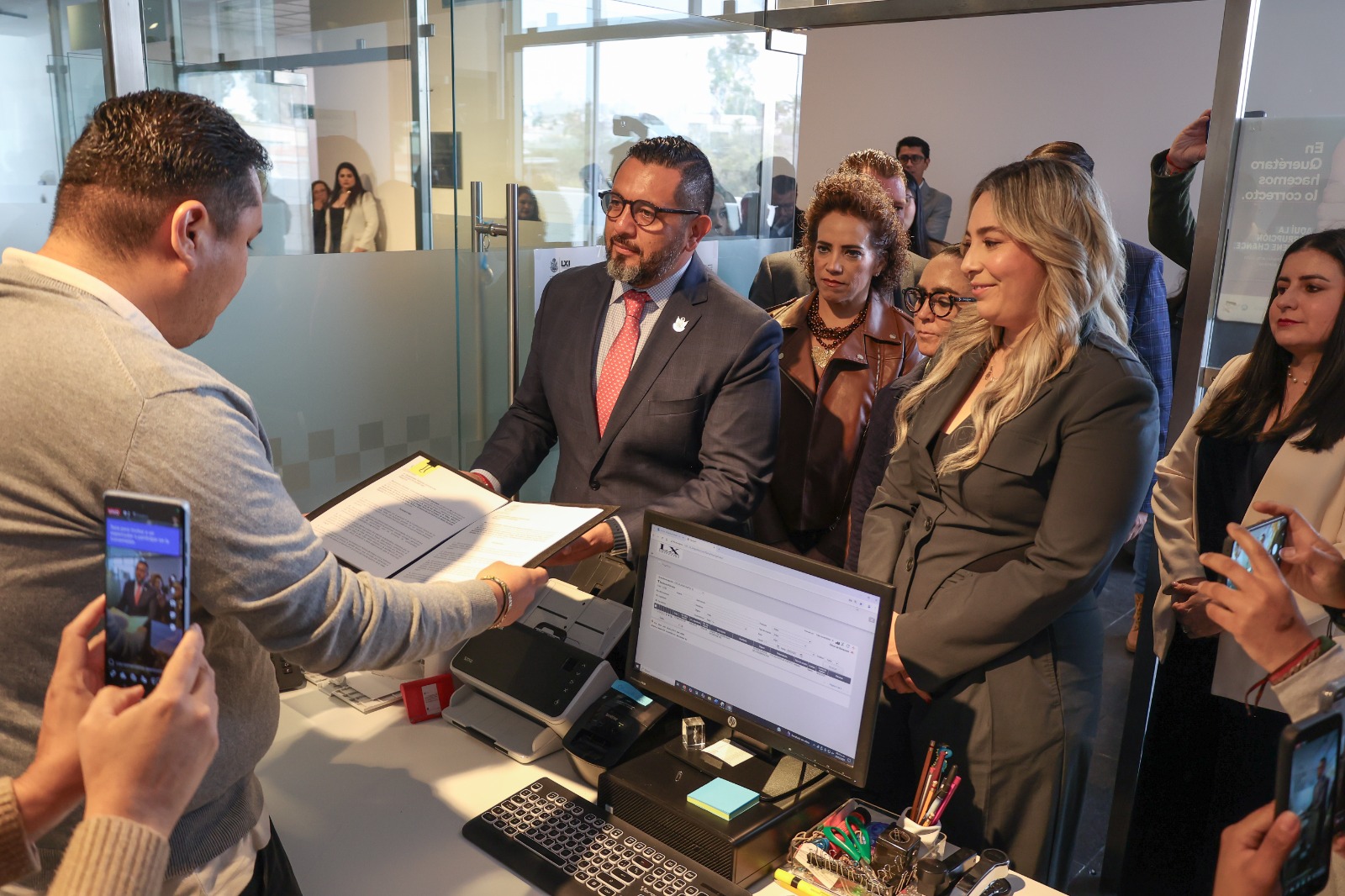 Gobierno va por seguridad de niñez en Internet