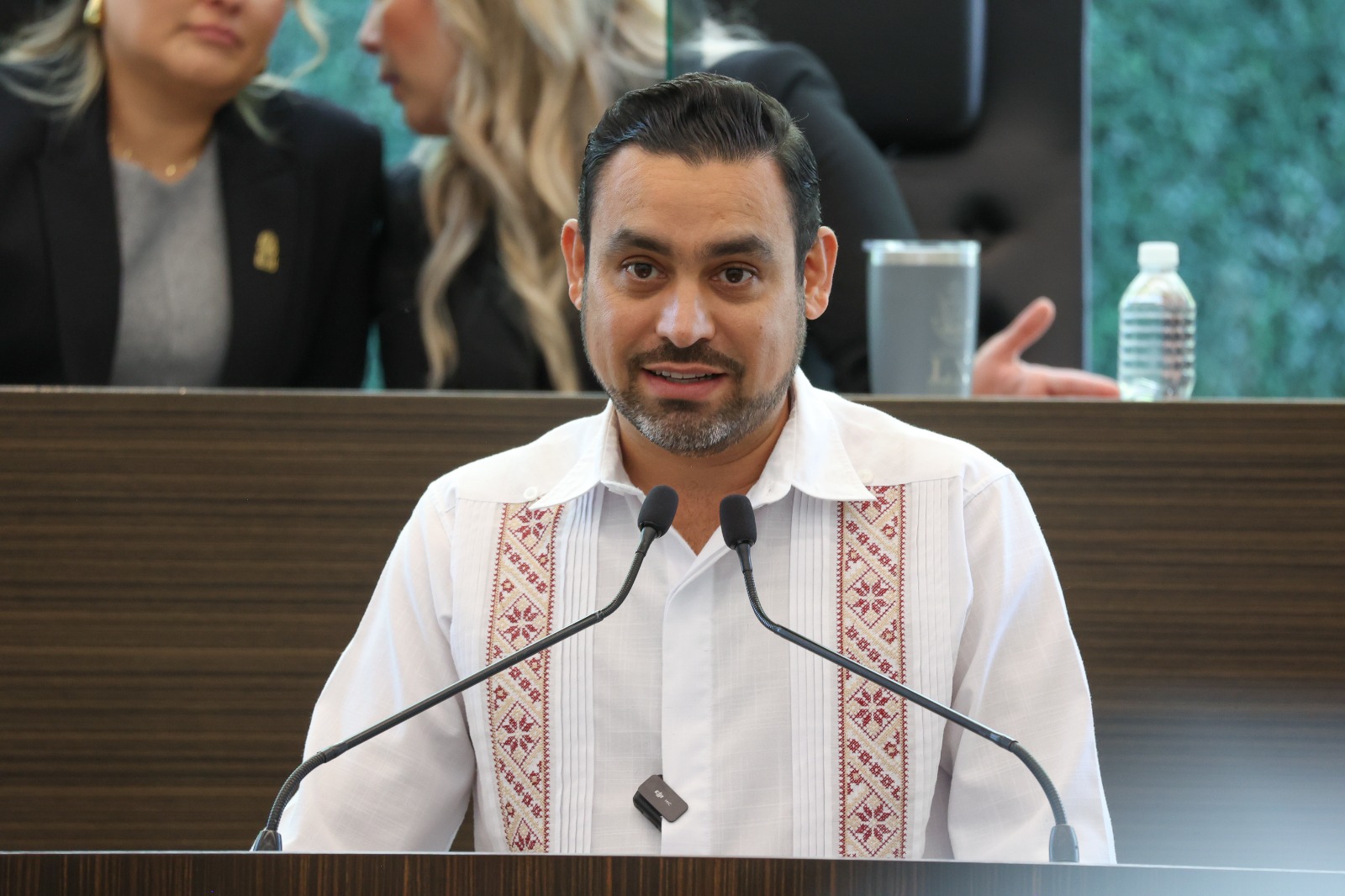 Pueblo exige honestidad sin privilegios;HB