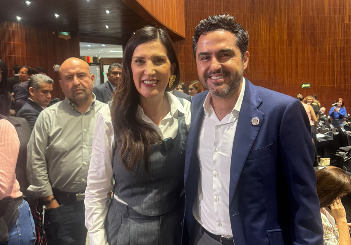 Agus se reúne con Kenia López