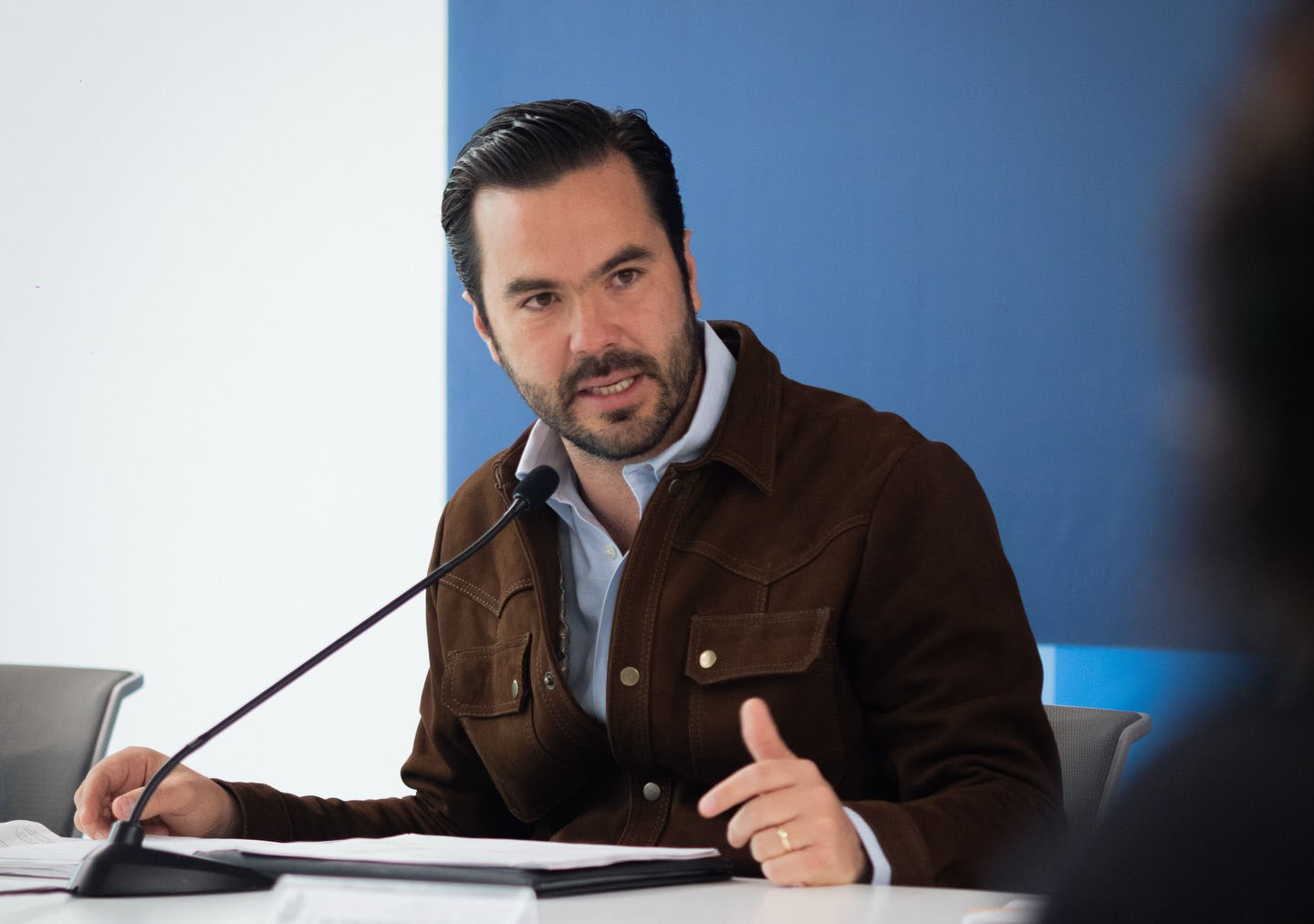 Derecho a cuestionar; M Cárdenas