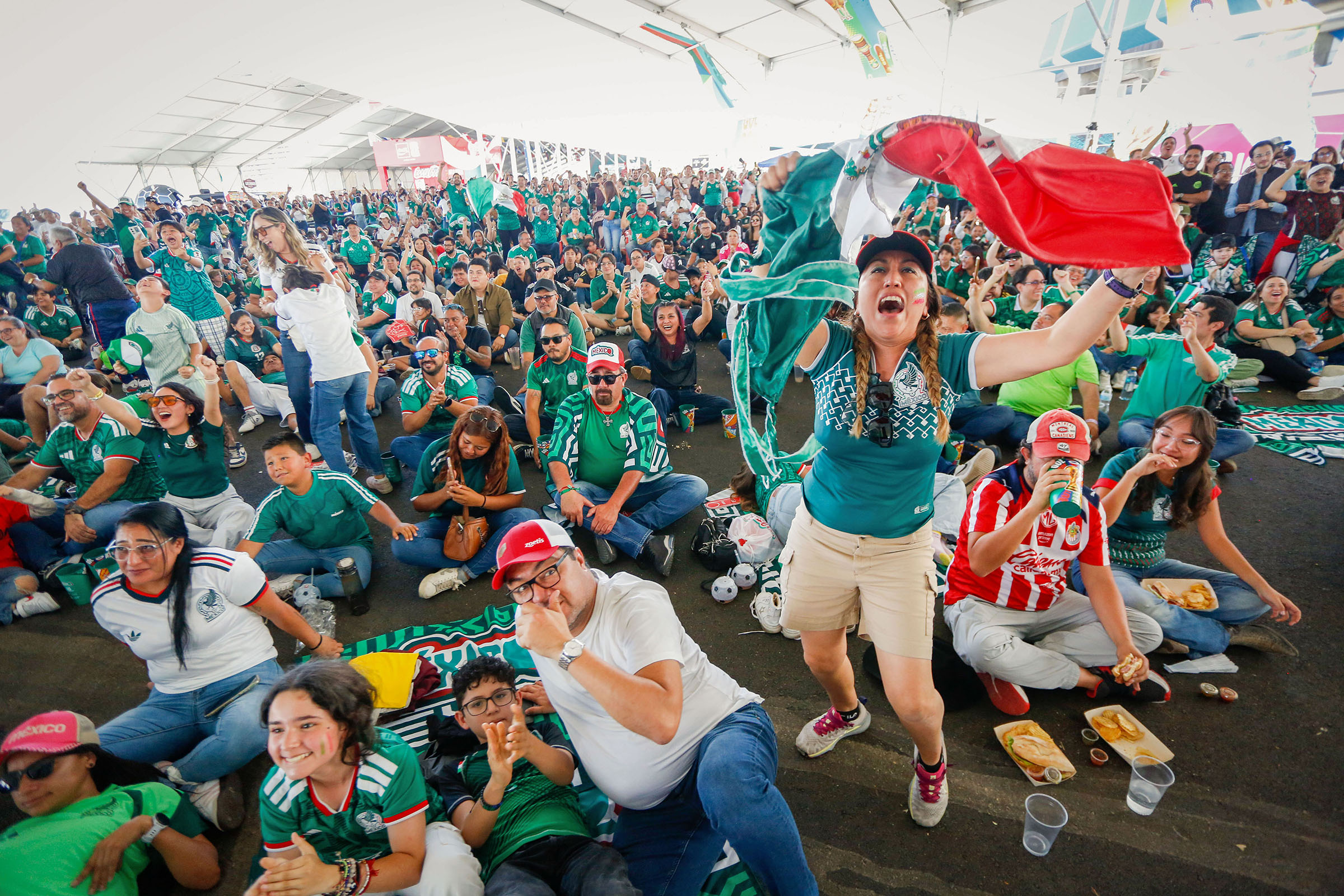 México debuta en casa ganando