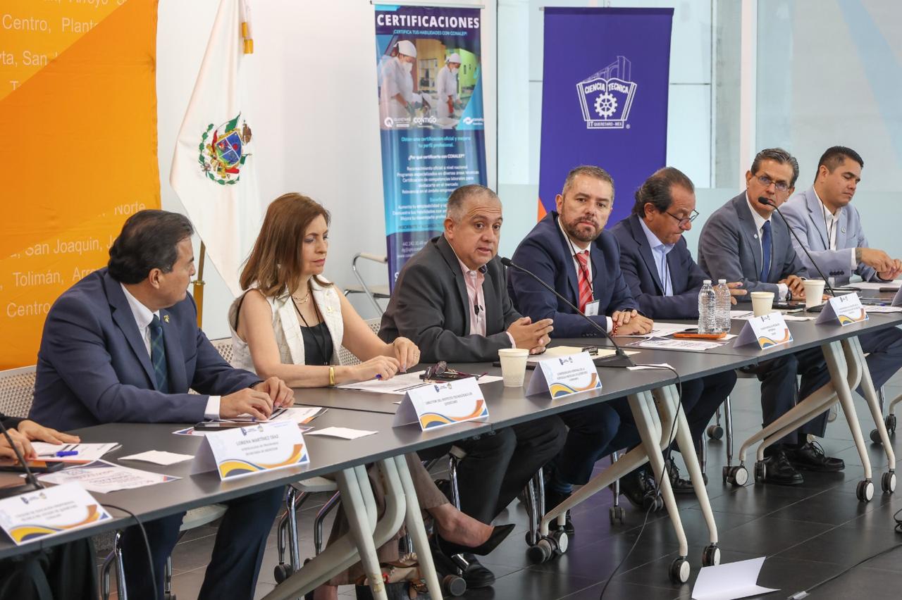 Sesiona Consejo de Vinculación ITQ