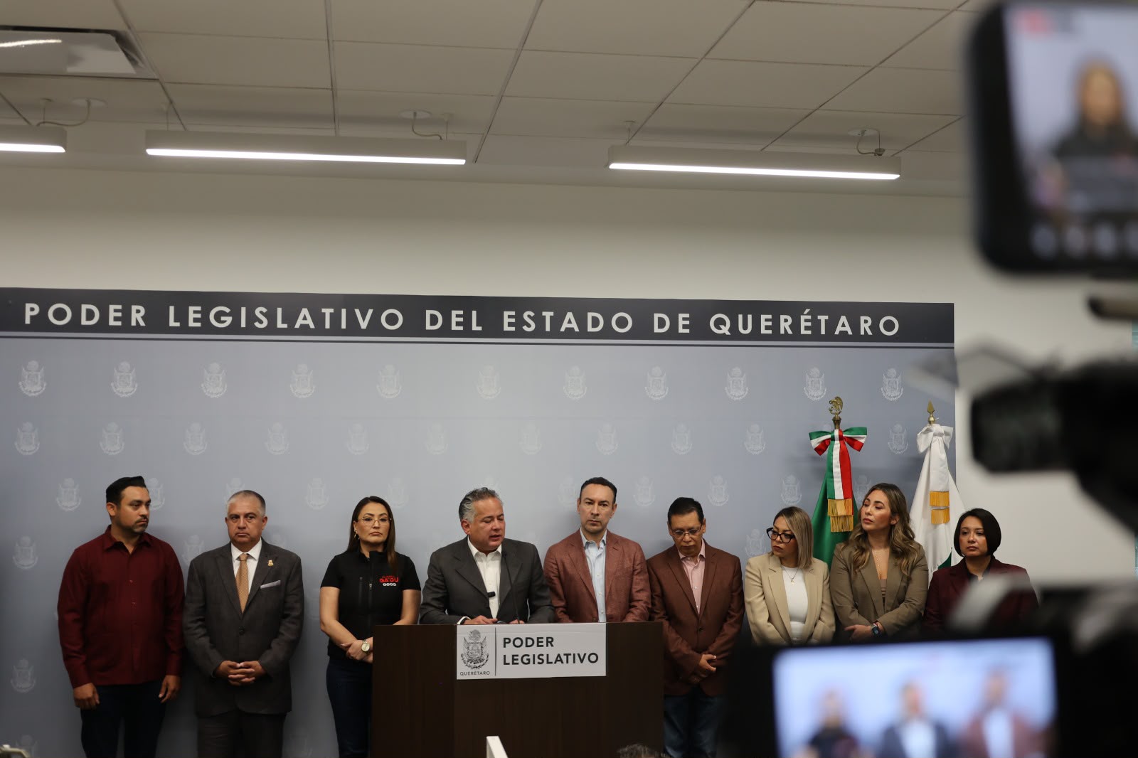 8 de 8 +; Santiago Nieto